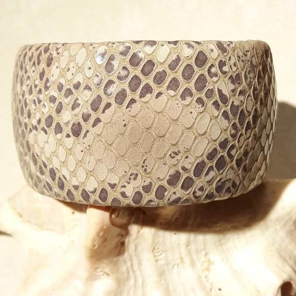 Natasha Womens Snake Skin Bracelet Taupe Grey Bangle - Picture 2 of 5